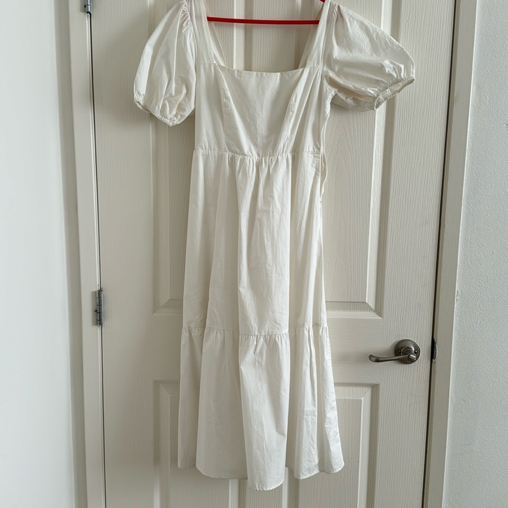 Midi white ASTR Size 4 puffy sleeves side slit summer dress